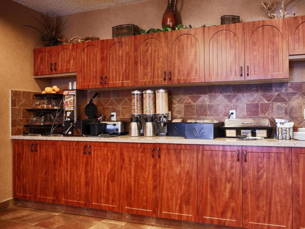Best Western Diamond Inn Three Hills Ngoại thất bức ảnh