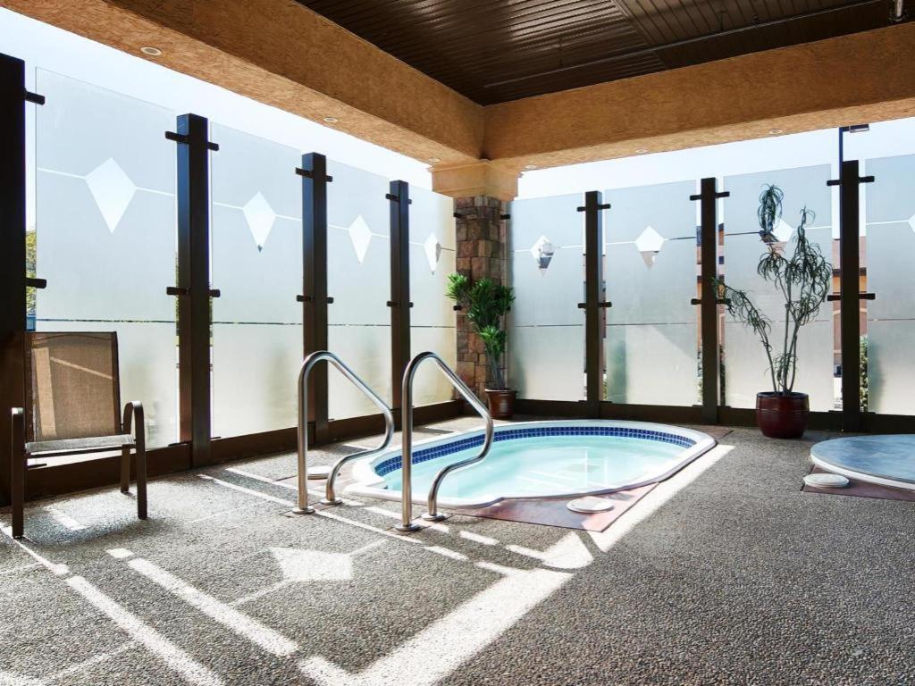 Best Western Diamond Inn Three Hills Ngoại thất bức ảnh