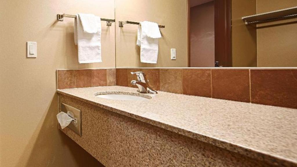 Best Western Diamond Inn Three Hills Ngoại thất bức ảnh